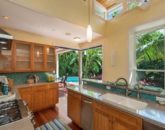 11-tropical-retreat_kitchen-800x570