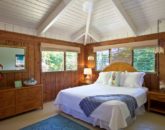 25-luana-beachfront-cottage_bedroom2