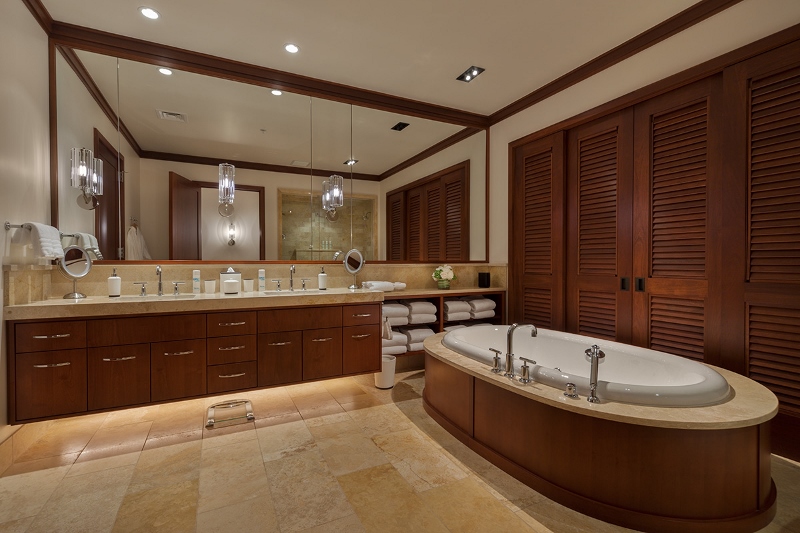 24-pacificpearl5401_master-bath2-800x533